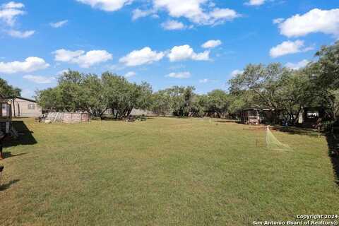 414 Cr 6842 Lytle, Lytle, TX 78052