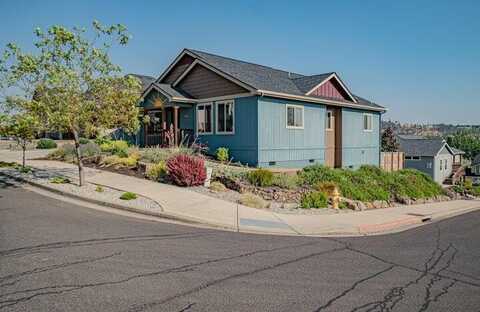 1008 Azure Way, Eagle Point, OR 97524