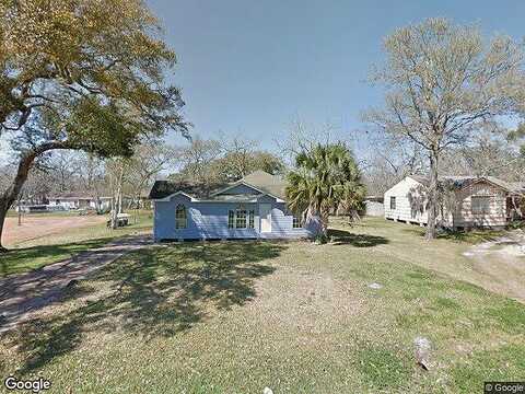 4Th, CLUTE, TX 77531