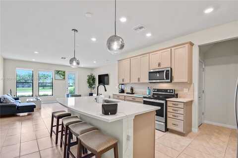 S Appleton Cir S, Oakland Park, FL 33309