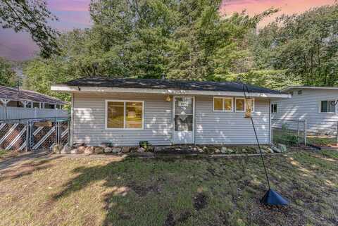 107 Hardwood Avenue, Houghton Lake, MI 48629