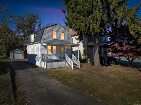 28 Crescent Street, New London, CT 06320