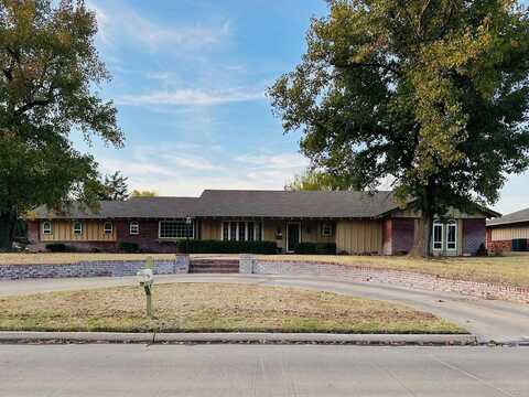 2524 Edgewood Dr, Enid, OK 73703