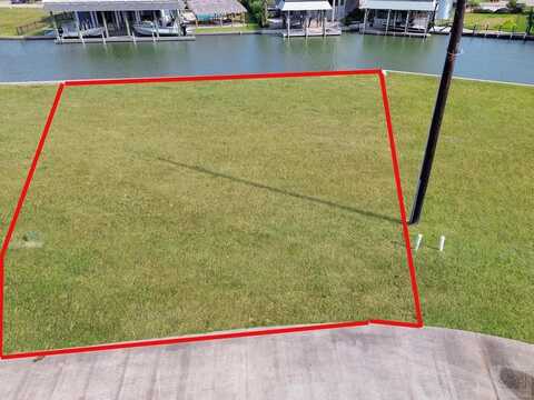 502 Neptune Circle, Tiki Island, TX 77554