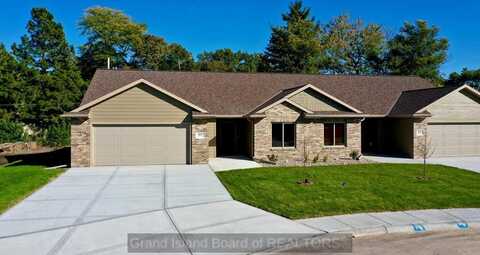 1813 Del Mar Cir, Grand Island, NE 68803