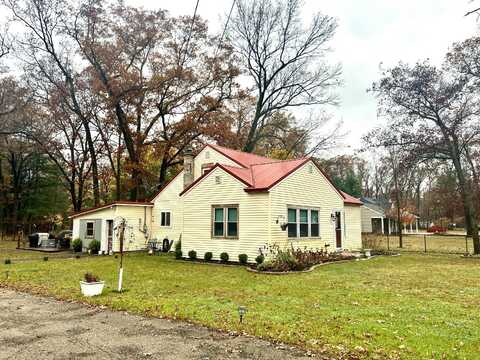 697 S Wolf Lake Road, Muskegon, MI 49442