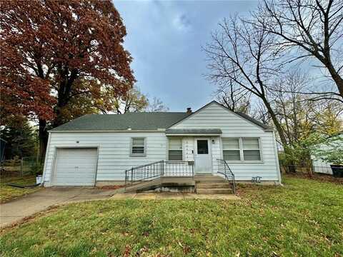 11421 APPLEWOOD Drive, Kansas City, MO 64134