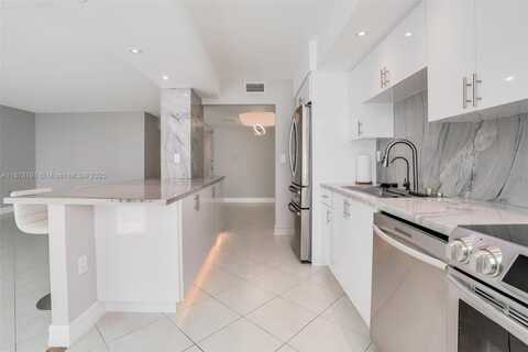 18071 Biscayne Blvd, Aventura, FL 33160