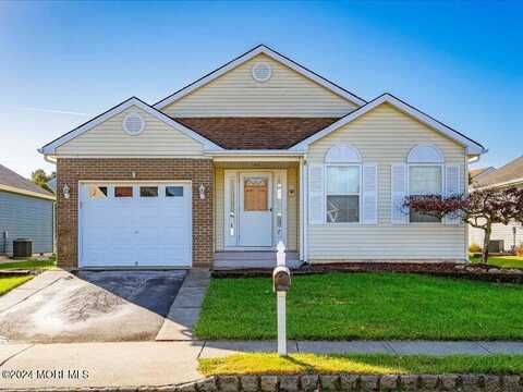 28 Cancun Street, Toms River, NJ 08757