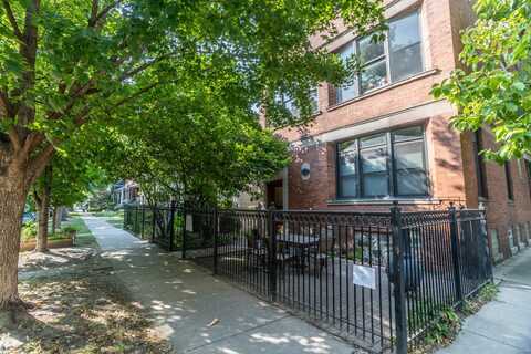 2200 W Cullom Avenue, Chicago, IL 60618