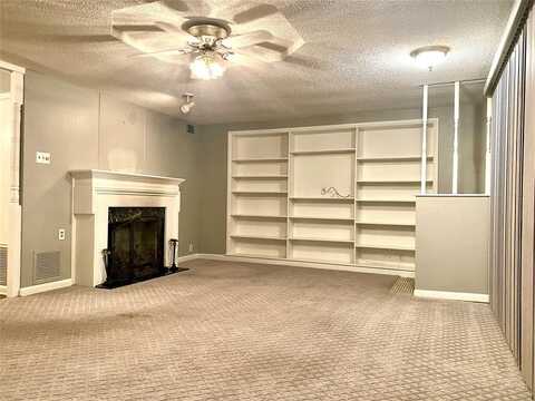 927 S Rusk Street, Gainesville, TX 76240