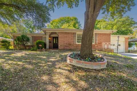 1800 Versailles Road, Fort Worth, TX 76116