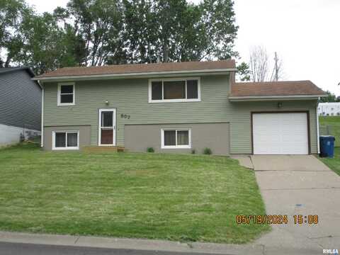 807 N 5TH Street, Le Claire, IA 52753