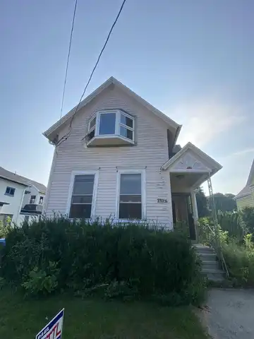 1121 S 8TH Street, MANITOWOC, WI 54220