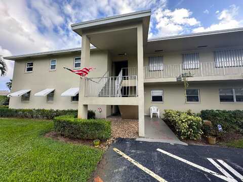 306 S Circle Drive, Boynton Beach, FL 33435