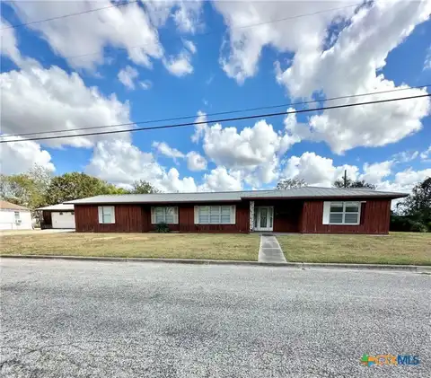 509 S Front Street, Hallettsville, TX 77964