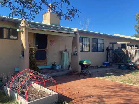 1010 Calle Palomita, Taos, NM 87571