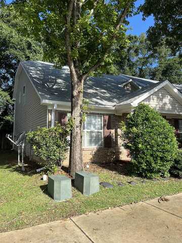 2738 W Tharpe Street, Tallahassee, FL 32303