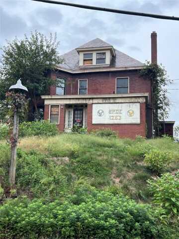 828 Thompson Ave, McKees Rocks, PA 15136