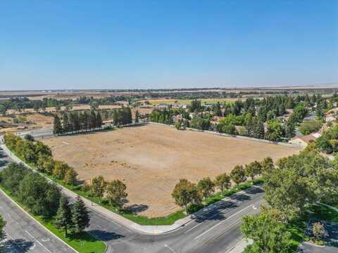 410 Lakeview Drive E, Fresno, CA 93730