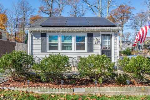 22 Roosevelt Trl, Hopatcong, NJ 07843