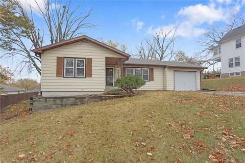 303 Highland Avenue, Smithville, MO 64089