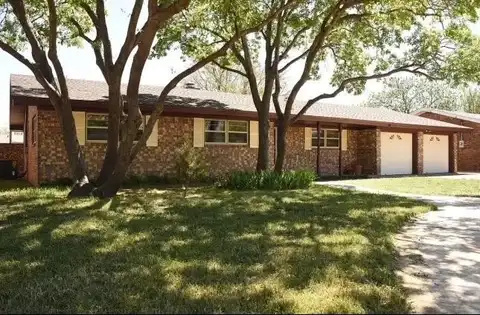 210 Redwood Lane, Levelland, TX 79336