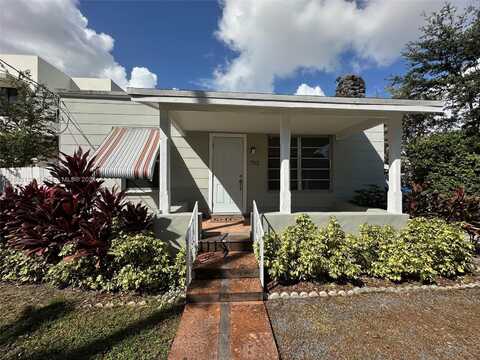 752 NW 24th Ct, Miami, FL 33125