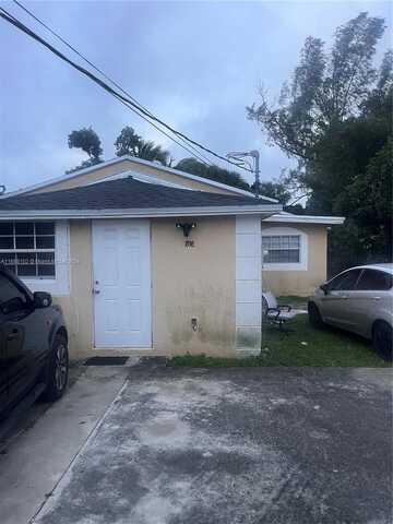 820 NW 110th St, Miami, FL 33168