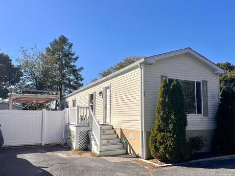 320-27 Flanders Road, Riverhead, NY 11901