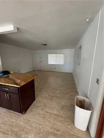 10784 Redwood Avenue, Hesperia, CA 92345