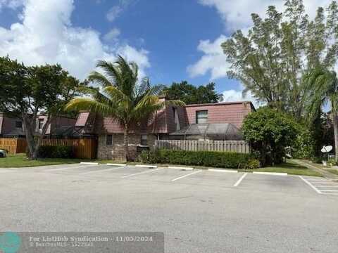 7646 Courtyard Run, Boca Raton, FL 33433