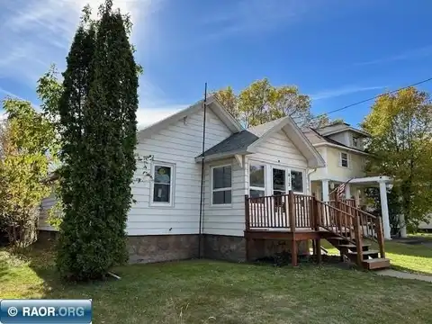 412 E 25th St, Hibbing, MN 55746