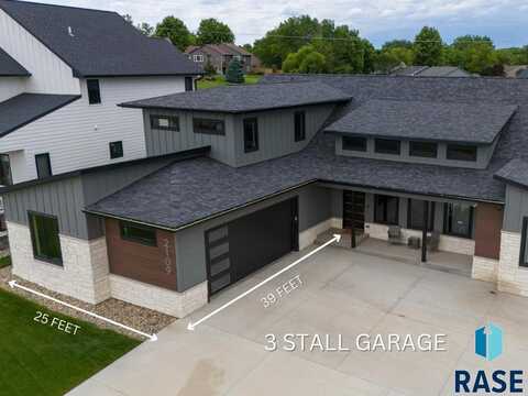 2109 S Saddle Ridge Dr, Sioux Falls, SD 57110