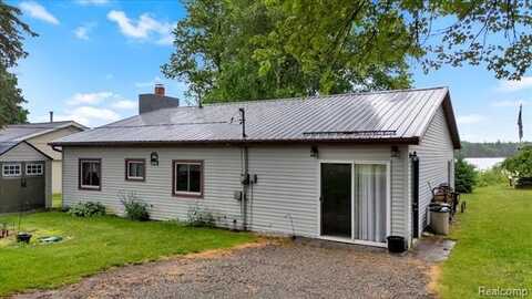 2898 E Lake Drive, Lupton, MI 48635