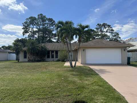 1026 SE Albatross Avenue, Port Saint Lucie, FL 34983