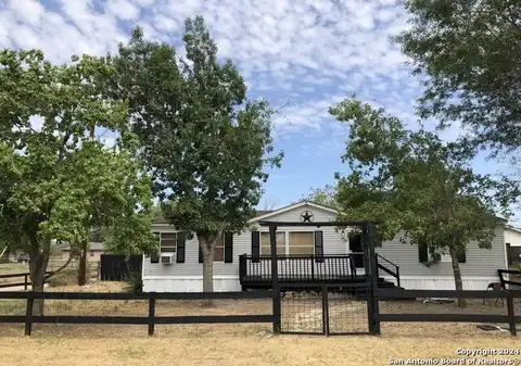 129 COUNTY ROAD 123, Floresville, TX 78114