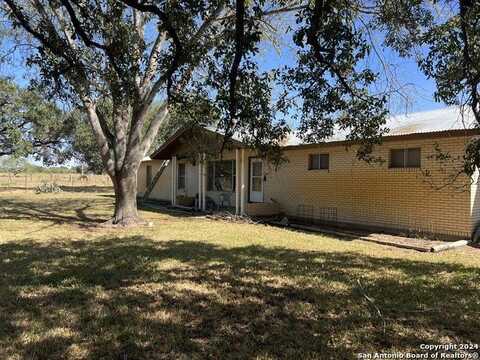 2450 HIGHWAY 132, Natalia, TX 78059