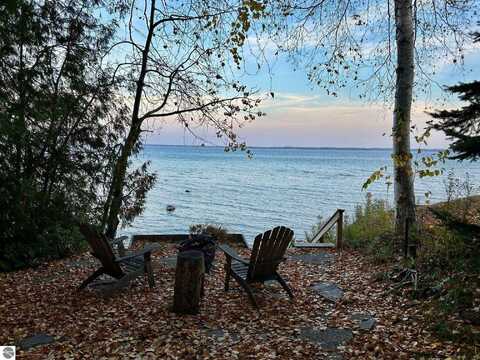 14211 Bluff Road, Traverse City, MI 49686