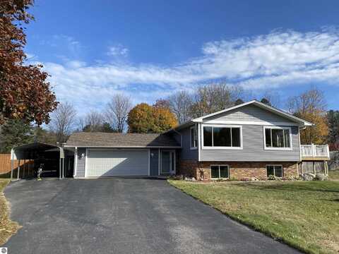 3972 Heatherwood E, Traverse City, MI 49684