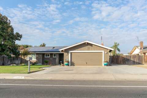 1209 E Saginaw Avenue, Dinuba, CA 93618