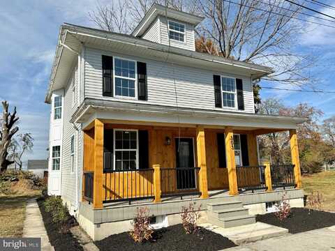 303 E LOCUST STREET, FLEETWOOD, PA 19522