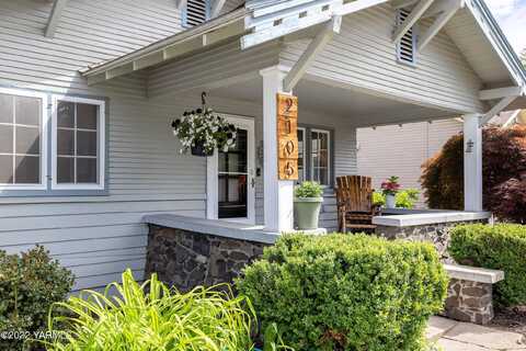 Summitview, YAKIMA, WA 98902