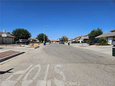 Dove, ADELANTO, CA 92301