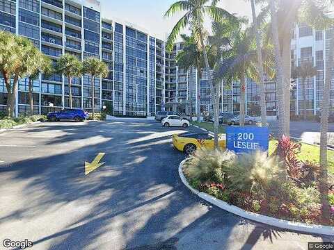 Leslie, HALLANDALE BEACH, FL 33009