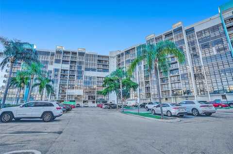 Leslie, HALLANDALE BEACH, FL 33009