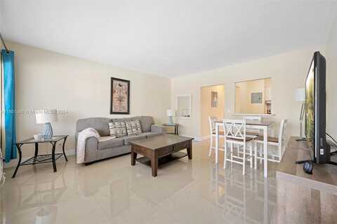 Layne, HALLANDALE BEACH, FL 33009