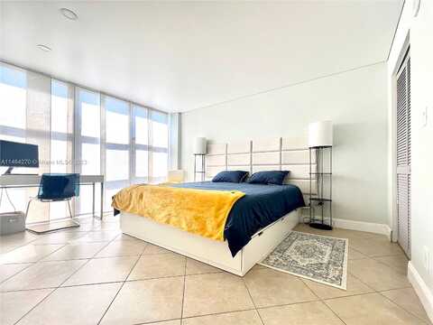 N Bay Rd, Sunny Isles Beach, FL 33160