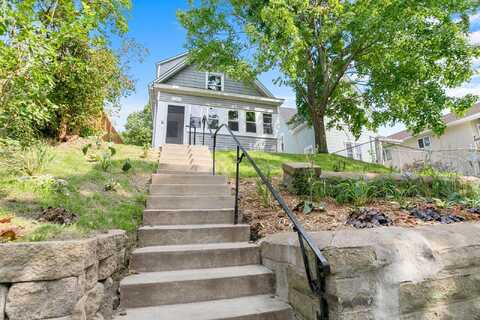 N Earl Street, Saint Paul, MN 55106