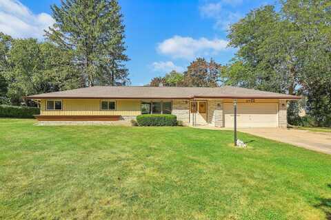 S St Andrews Dr, New Berlin, WI 53146